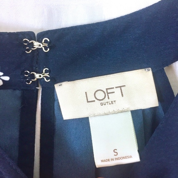 Ann Taylor Loft Halter Blouse Navy with White Floral Design Size S - Picture 3 of 5